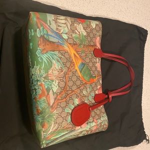 Gucci tote bag